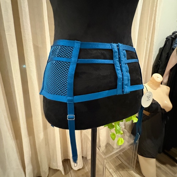 Victoria’s Secret Lace Garter Belt - Picture 7 of 8